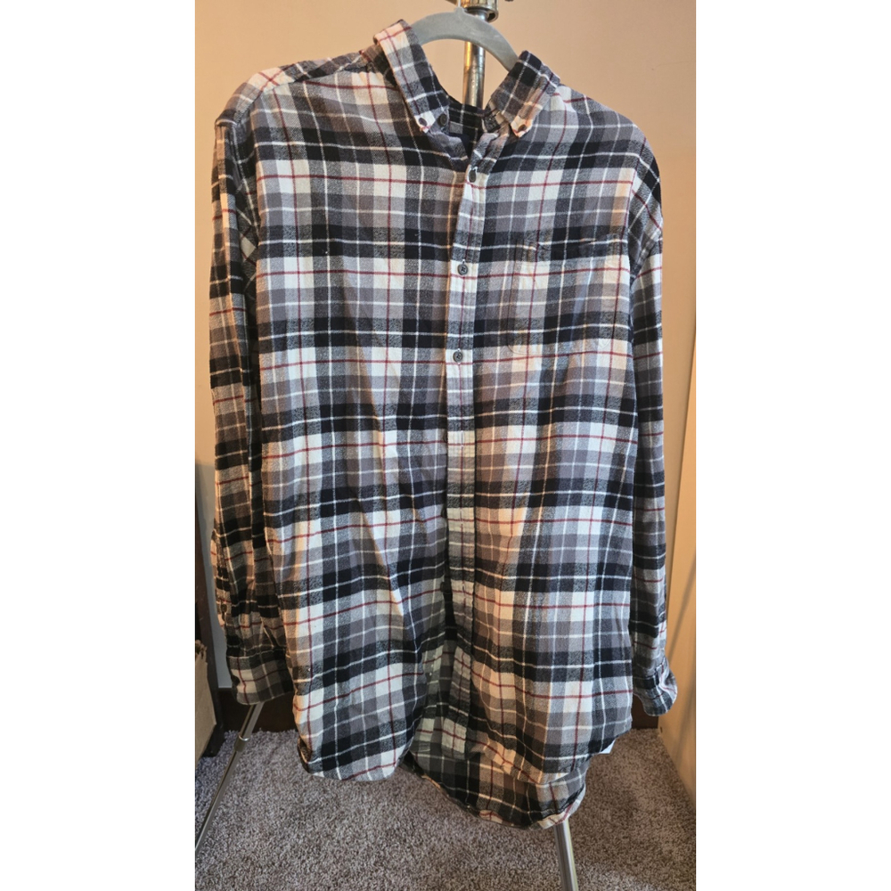 Men's Medium Long Sleeve Shirt. Black & White Plaid Flannel, Pocket, Button Up